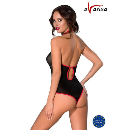 Pusiau permatomas bodis su matinėmis detalėmis