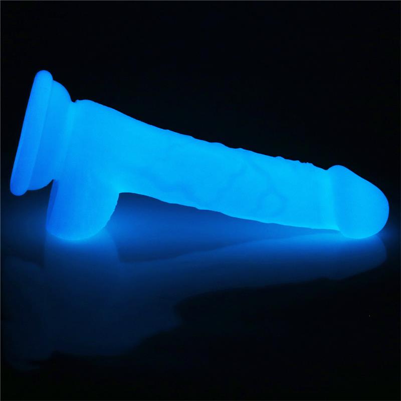 Švytintis dildo su siurbtuku ir realistiška tekstūra