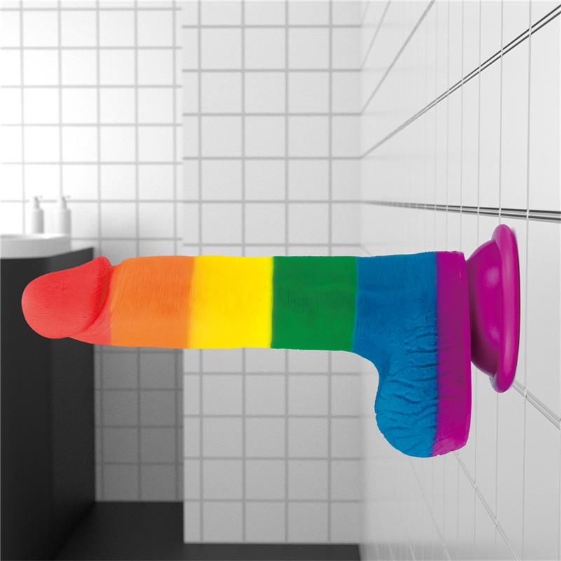 Spalvota dildė su siurbtuku ir ergonomišku profiliu
