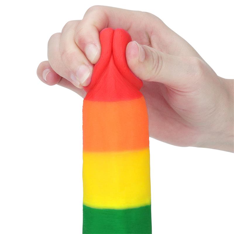Spalvota dildė su siurbtuku ir ergonomišku profiliu