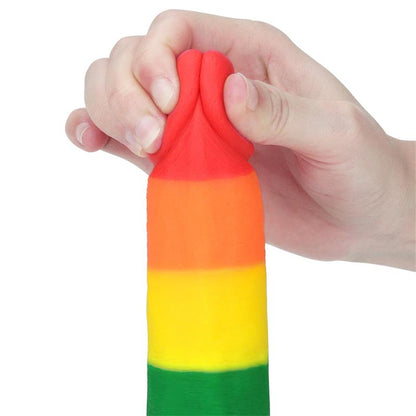 Spalvota dildė su siurbtuku ir ergonomišku profiliu