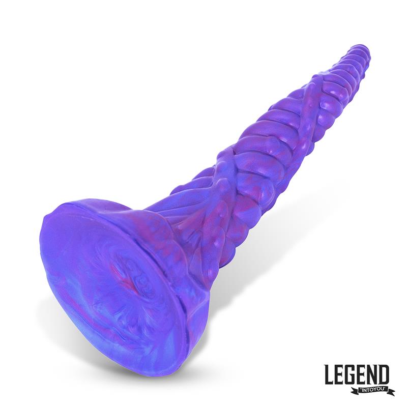 Dildo su siurbtuku ir tekstūruota forma