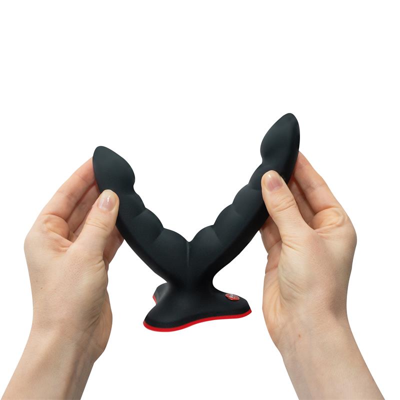 Šlifavimo dildo su siurbtuku ir tekstūruotu korpusu